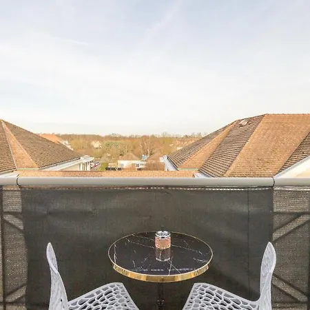 Double 6 Persons Near - Fairytale Factory Apartment